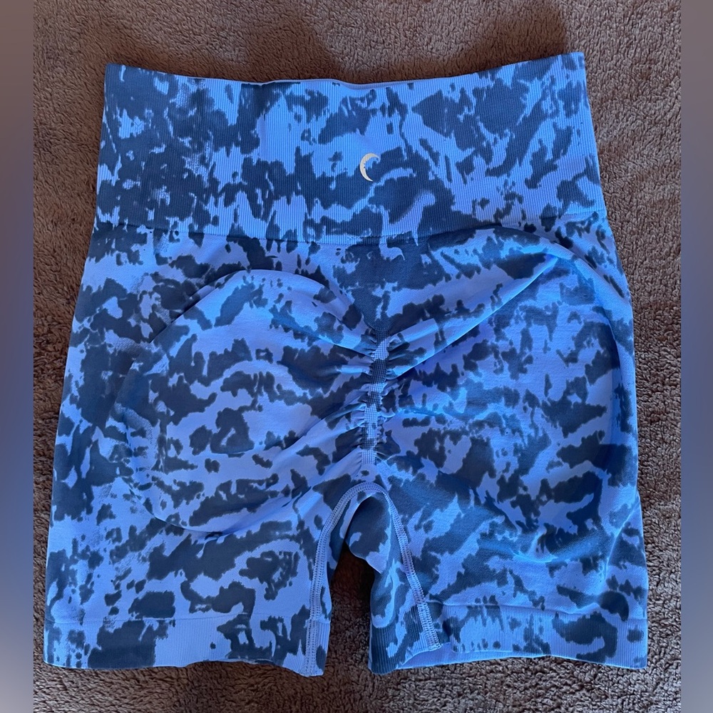 ZYIA Blue Camo Seamless Scrunchy Hustle Shorts